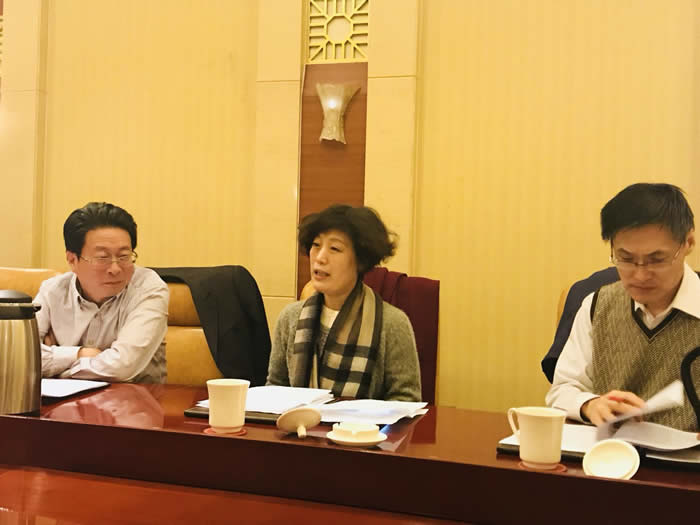 省文教委員會(huì)主委李國(guó)琳向與會(huì)社員傳達(dá)十九大精神.jpg