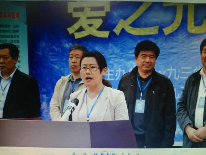 2、在“愛之光”白內(nèi)障復(fù)明公益活動啟動儀式上介紹工作情況.JPG